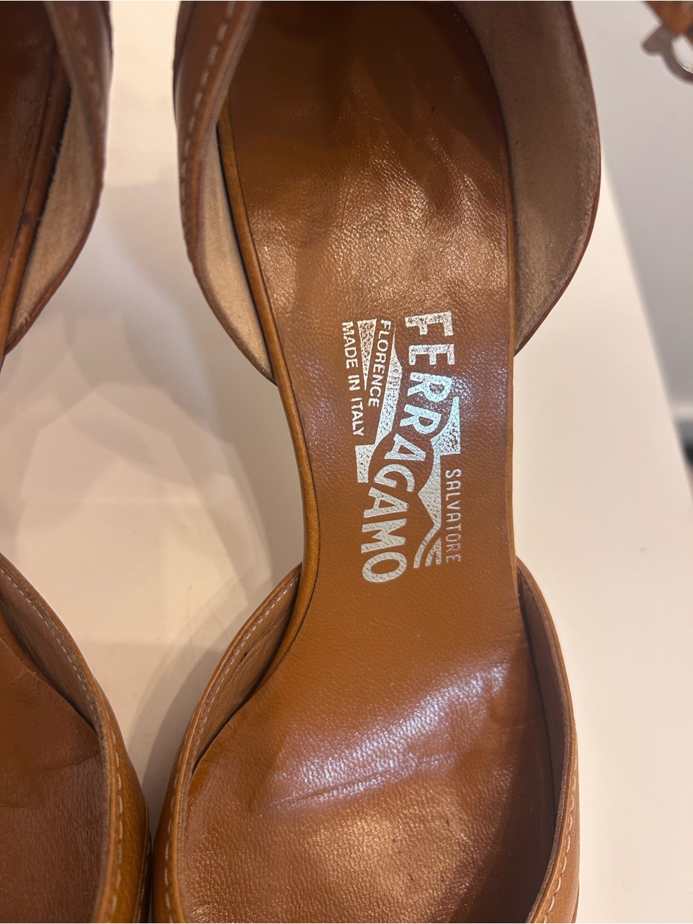 Authentic Vintage Salvatore Ferragamo Cognac Leather Pointed Toe Kitten Heel - Picture 3 of 7